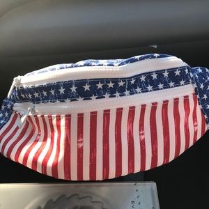 Mossimo supply Co. USA Fanny pack!!